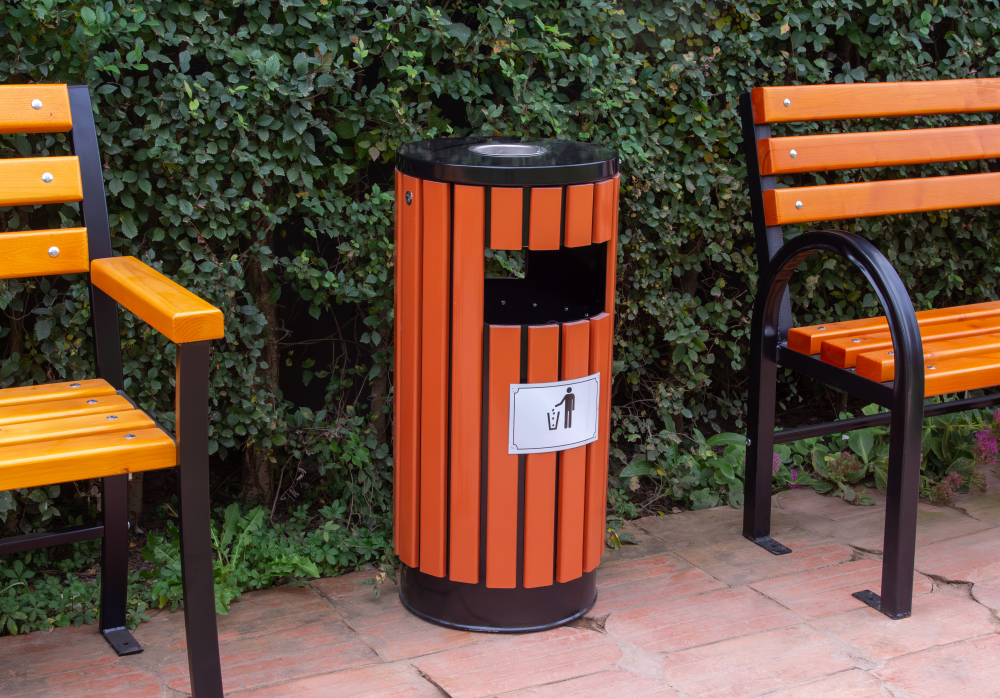 Coș gunoi exterior SALCÂM cilindric | Metal și WPC cu capac [4]