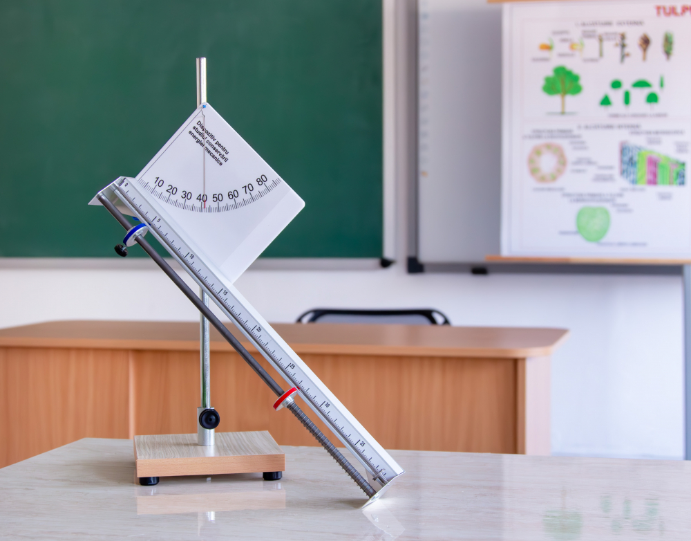 Dispozitiv pentru studiul conservarii energiei mecanice [3]