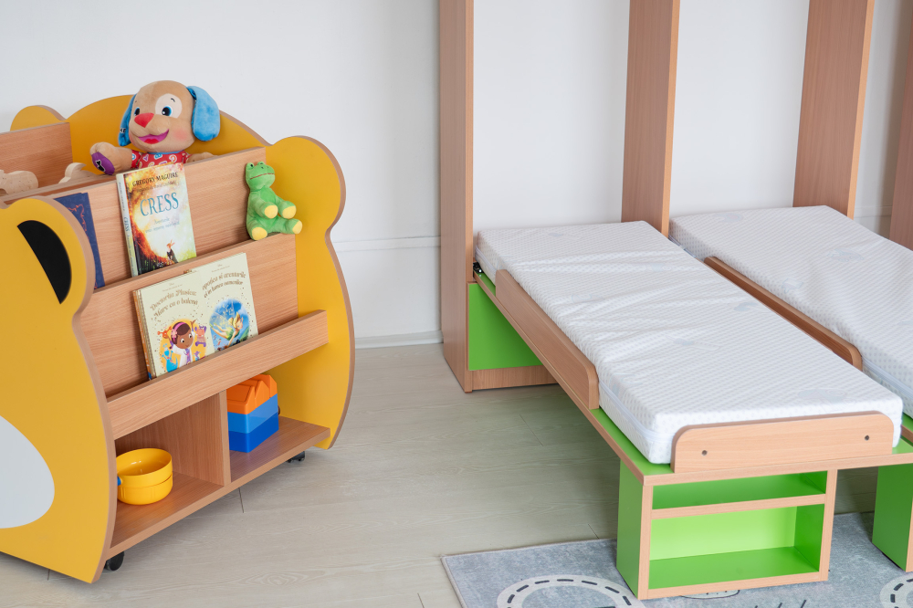 Ansamblu Montessori copii tip ursulet din PAL 18 mm cu roti si rafturi pentru gradinita si camera copii [7]