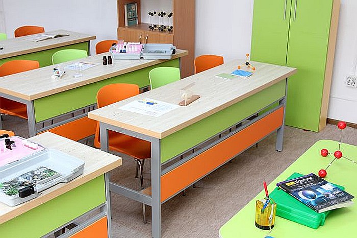 Masă de laborator cu blat termorezistent, 3 elevi, GAMMA [12]