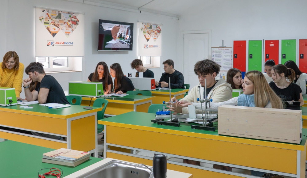 Masă de laborator pentru 3 elevi, ACCES PLUS [8]