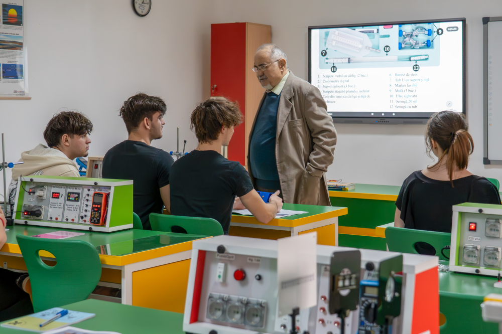 Masă de laborator pentru 3 elevi, ACCES PLUS [7]