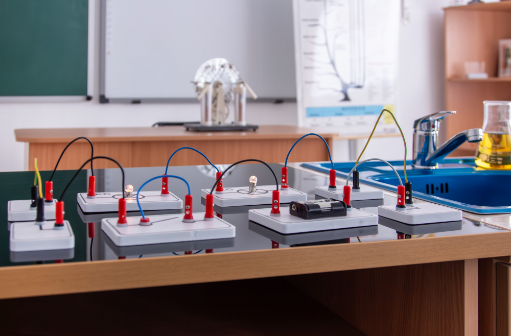 Modul de electricitate și magnetism pentru profesori gimnaziu OME 4142/2022 și OMEN nr. 3393 [6]