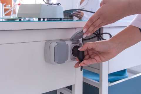 Ansamblu de mese de laborator NEON [22]