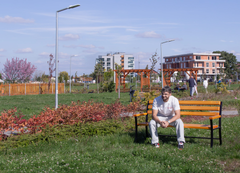 Bancă exterior 160 cm cu spătar și cotiere GAROFIȚA | Lemn fag + metal [5]