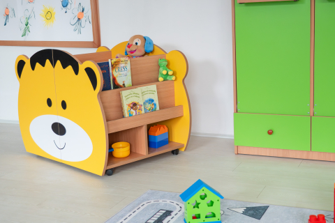 Ansamblu Montessori copii tip ursulet din PAL 18 mm cu roti si rafturi pentru gradinita si camera copii [5]