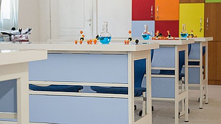 Masă de laborator cu blat termorezistent, 2 elevi, GAMMA [12]