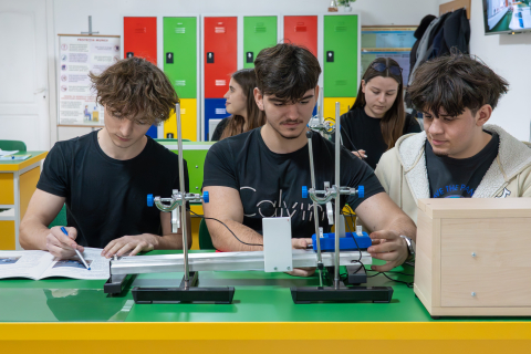 Masă de laborator pentru 3 elevi, ACCES PLUS [5]