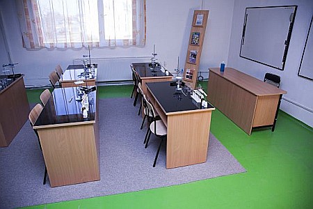Masă laborator cu blat din sticlă termorezistentă  KARA [10]