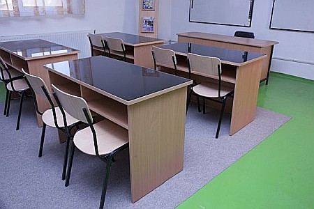Masă laborator cu blat din sticlă termorezistentă  KARA [9]