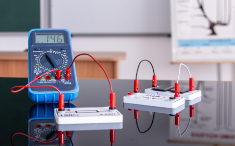 Modul de electricitate și magnetism pentru elevi gimnaziu OME 4142/2022 și OMEN nr. 3393 [1]
