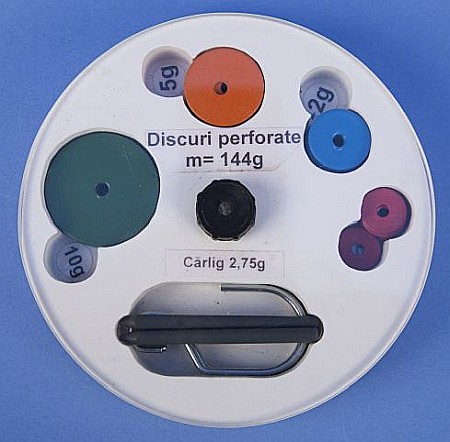 Set de carlige si discuri perforate pe suport [3]