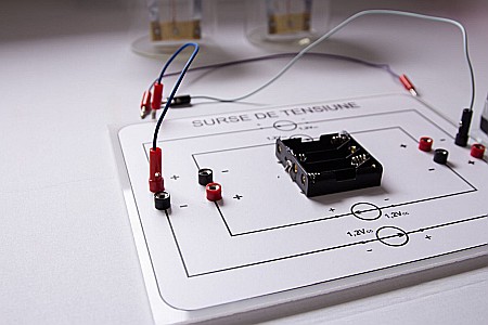 Set de circuite de electricitate, pentru studiul curentului continuu [6]