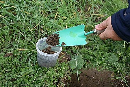 Trusa pentru analiza solului [7]