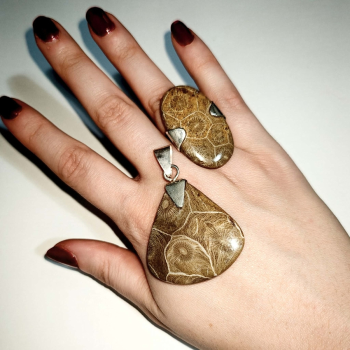 Pandantiv din Coral Fosil, montat în argint, perioada devoniană [3]