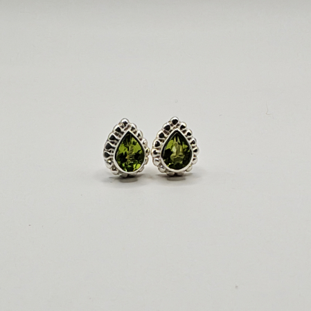 Cercei - Cercei Peridot fațetat, montați în argint 10 x 7 mm