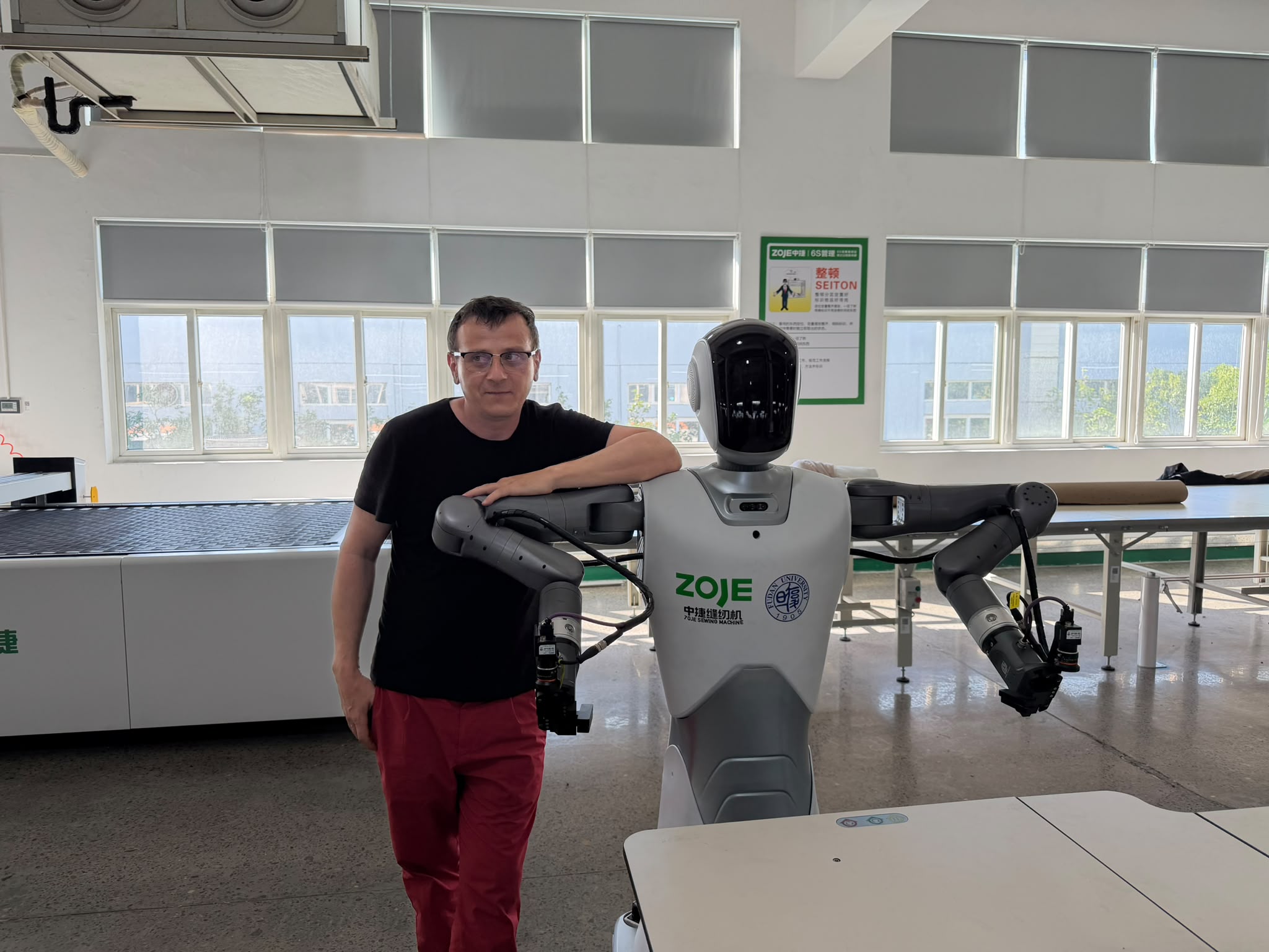 ZOJE AI humanoid robot