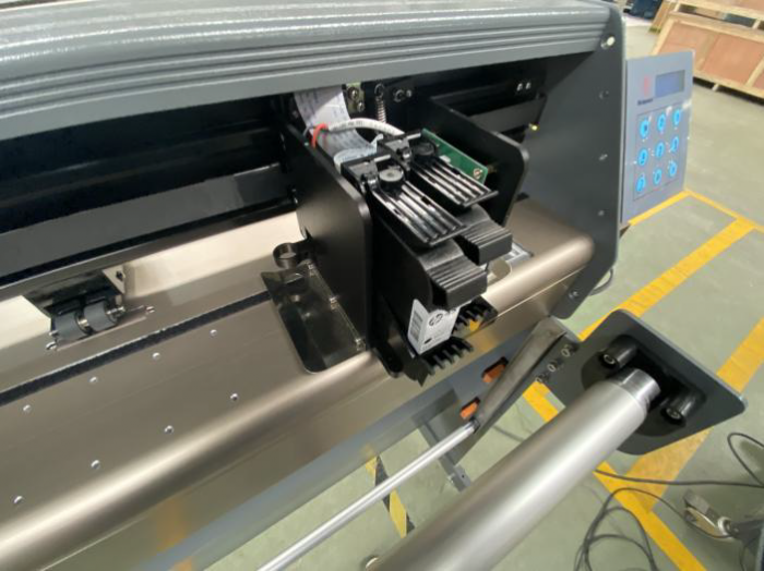 Plotter 180 cm dotat cu 2 capuri de tipărire [2]