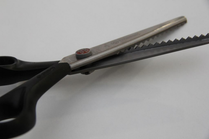 665-8.1/2" MUNDIAL Hobby RED DOT - Foarfeca cu taiere in zig-zag [2]