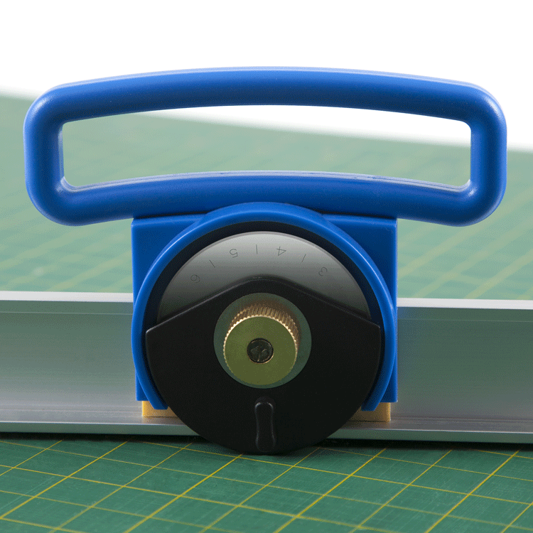 Aluminum rotary slide cutter for precise cutting of knitted and woven fabrics, paper, leather, vinyl etc. Allows to cut multiple layers of material, with maximum thickness of 5 mm. Equipped with 45 mm [2]