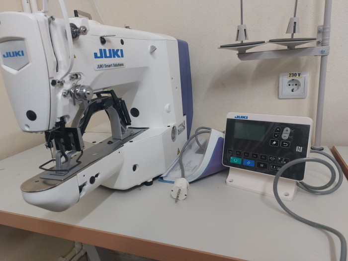 JUKI LK‑1900 – Mașină de cusut cheițe electronică, recondiționată, cu panou digital și motor servo [2]
