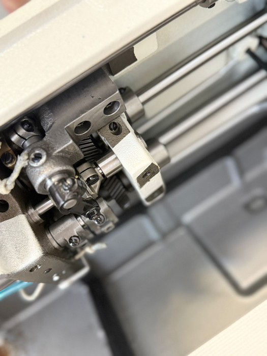 Juki MH-481 1-needle, Double Chainstitch Machine [6]