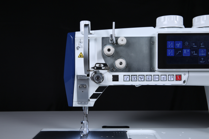 Automatic lockstitch machine for sewing thick fabrics with unison feed and built-in motor [2]
