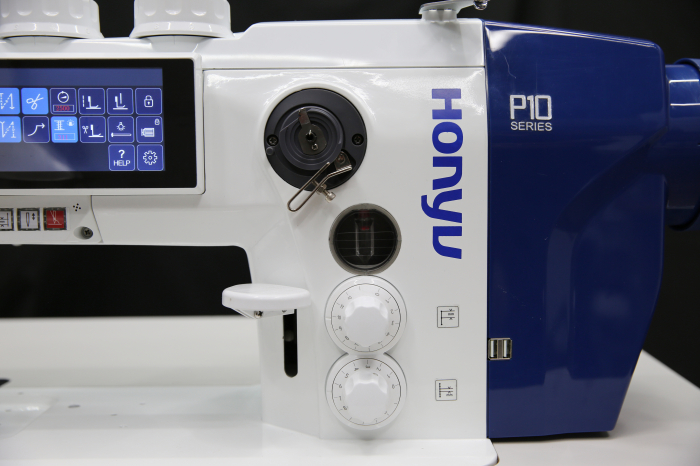 Automatic lockstitch machine for sewing thick fabrics with unison feed and built-in motor [4]