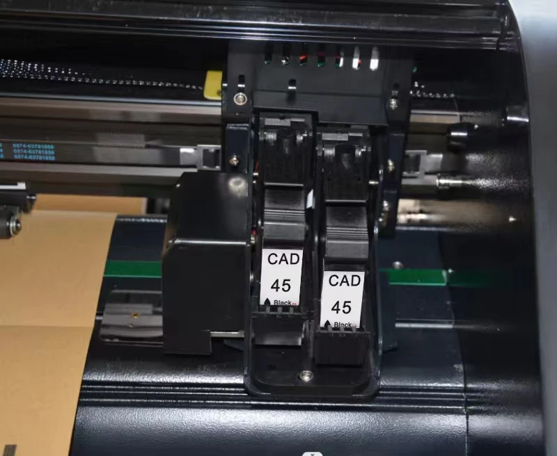 Plotter 180 cm dotat cu 2 capuri de tipărire si cutit de taiere rotativ [2]