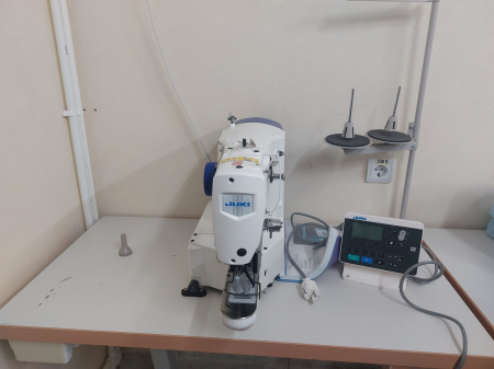 Echipamente reconditionate - JUKI LK‑1900 – Mașină de cusut cheițe electronică, recondiționată, cu panou digital și motor servo