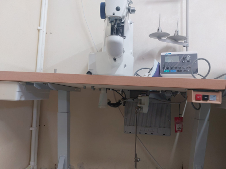 JUKI LK‑1900 – Mașină de cusut cheițe electronică, recondiționată, cu panou digital și motor servo [2]