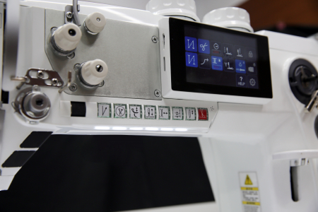 Automatic lockstitch machine for sewing thick fabrics with unison feed and built-in motor [2]