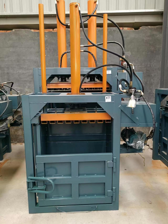 Echipamente de reciclat - Presa verticala de balotat deseuri textile   All MW-10T