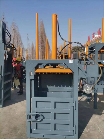 Presa verticala de balotat deseuri textile   All MW-10T [1]