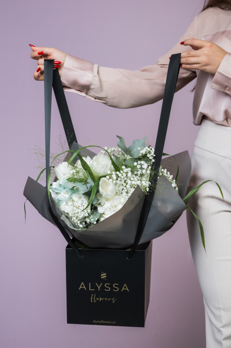 Buchet Mix de Flori "White Garden" [2]