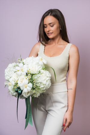 1-8 Martie - Buchet Mix de Flori "White harmony"