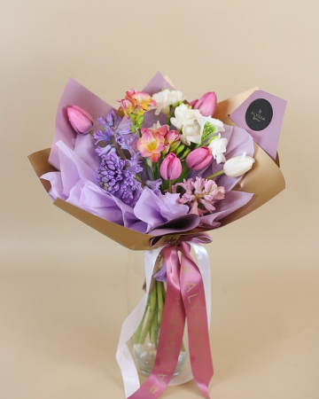 1-8 Martie - Buchet Lalele, Frezii si Zambile