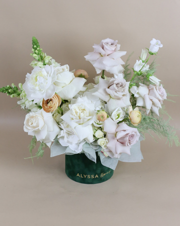 Aranjamente Florale - Cutie Mix de Flori "Happy B-Day"