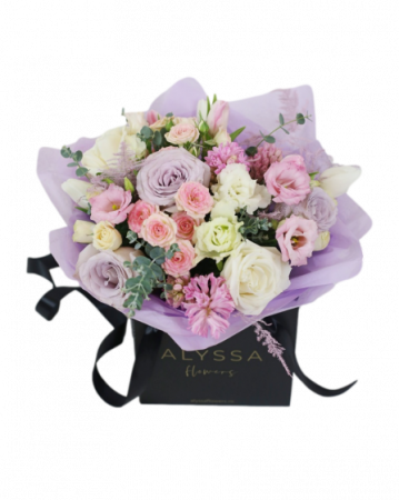 Buchete in cutie de transport - Buchet Mix de Flori "Spring Pastel"