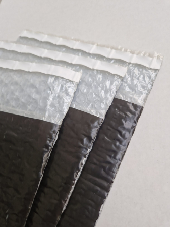 50 buc Pungi plic NEGRU ANTISOC cu bule PLASTIC - 320 x 400 + 50 (A4) mm cu banda adeziva permanenta [2]