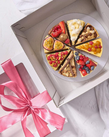 CUTII DE TORT SMART-CAKE BOX - CUTIE TORT 28X28X15 CM, CAPAC ALB CU FEREASTRA