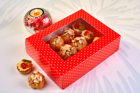 CUTII MEDII SI MARI PENTRU 10-40 MACARONS - Cutii Miniprăjituri și Macarons 20x16x5.5 cm, rosu cu puncte