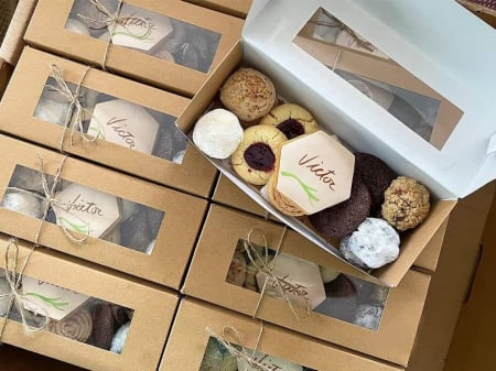CUTII MEDII SI MARI PENTRU 10-40 MACARONS - Cutie miniprajituri, macarons, marturii, fursecuri, 20x8x5.5 cm natur
