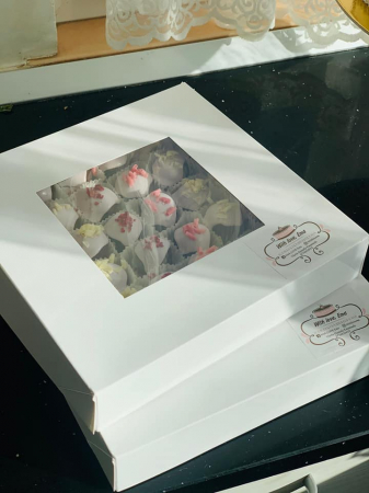 CUTII MEDII SI MARI PENTRU 10-40 MACARONS - CUTII MINIPRAJITURI SAU MACARONS, 26X26X5 CM, COD D6- ALB, SET 5 BUC