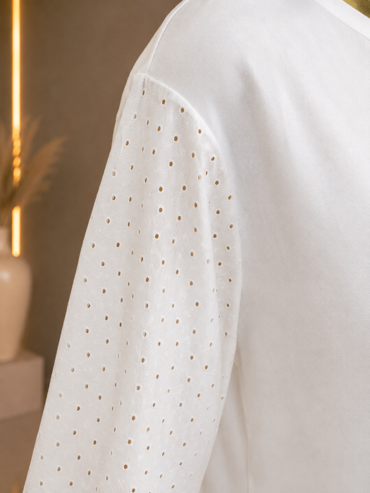 Bluza alba cu maneci  trei  sferturi  si detalii perforate [3]