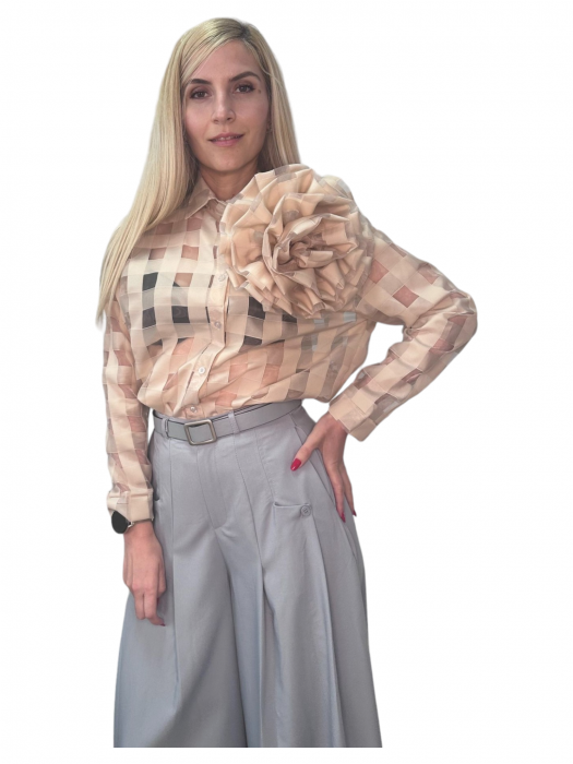 Bluza dama ornata cu floare pe umar și caroiaj transparent - Dianne - crem [2]