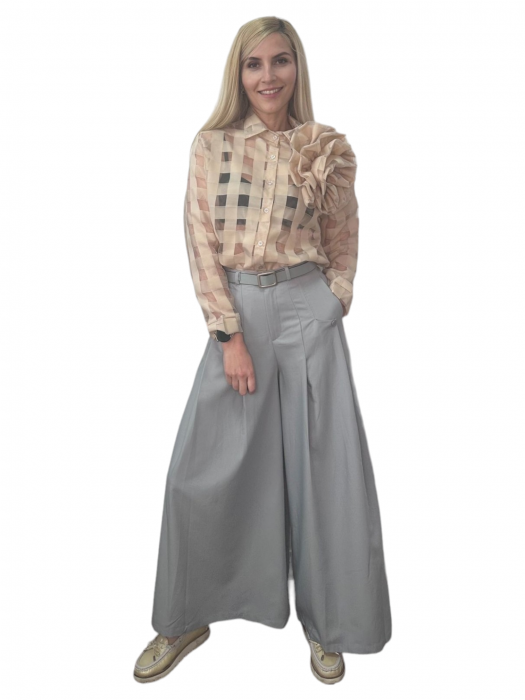 Bluza dama ornata cu floare pe umar și caroiaj transparent - Dianne - crem [5]