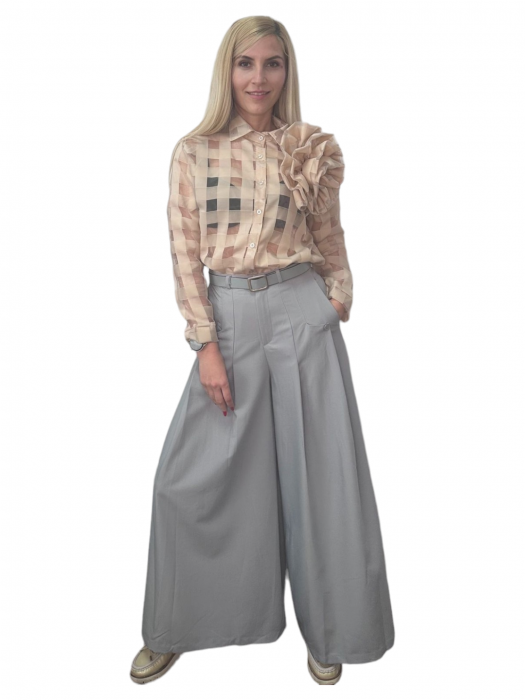 Bluza dama ornata cu floare pe umar și caroiaj transparent - Dianne - crem [4]