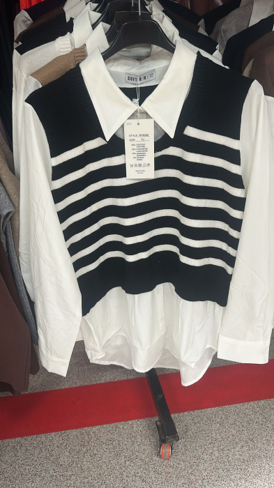 Bluza dama tip camasa cu vesta tricotata in dungi si decolteu in V [2]