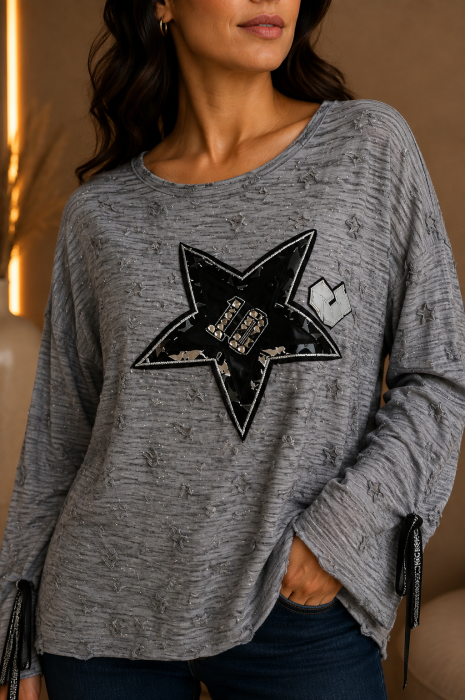 Bluza gri cu imprimeu stea, tinte  si snur decorativ la maneci [2]